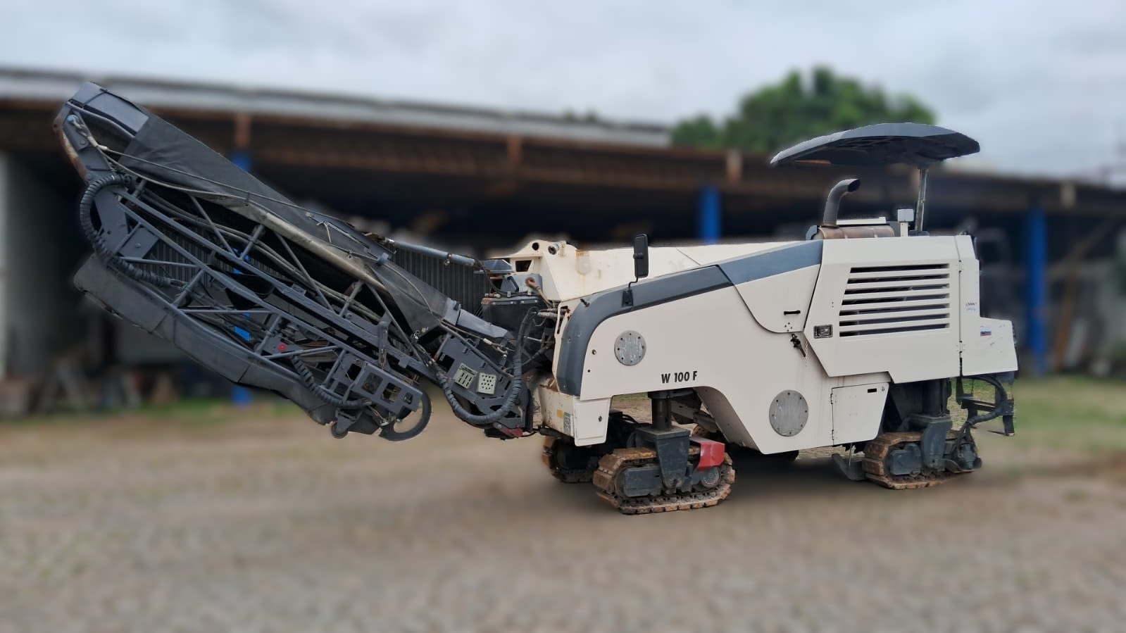 Fresadora de asfalto Wirtgen W100F 2007 - foto 1 de 26