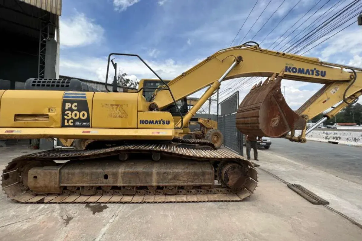 Escavadeira Komatsu PC300LC 2008 - foto 1 de 1