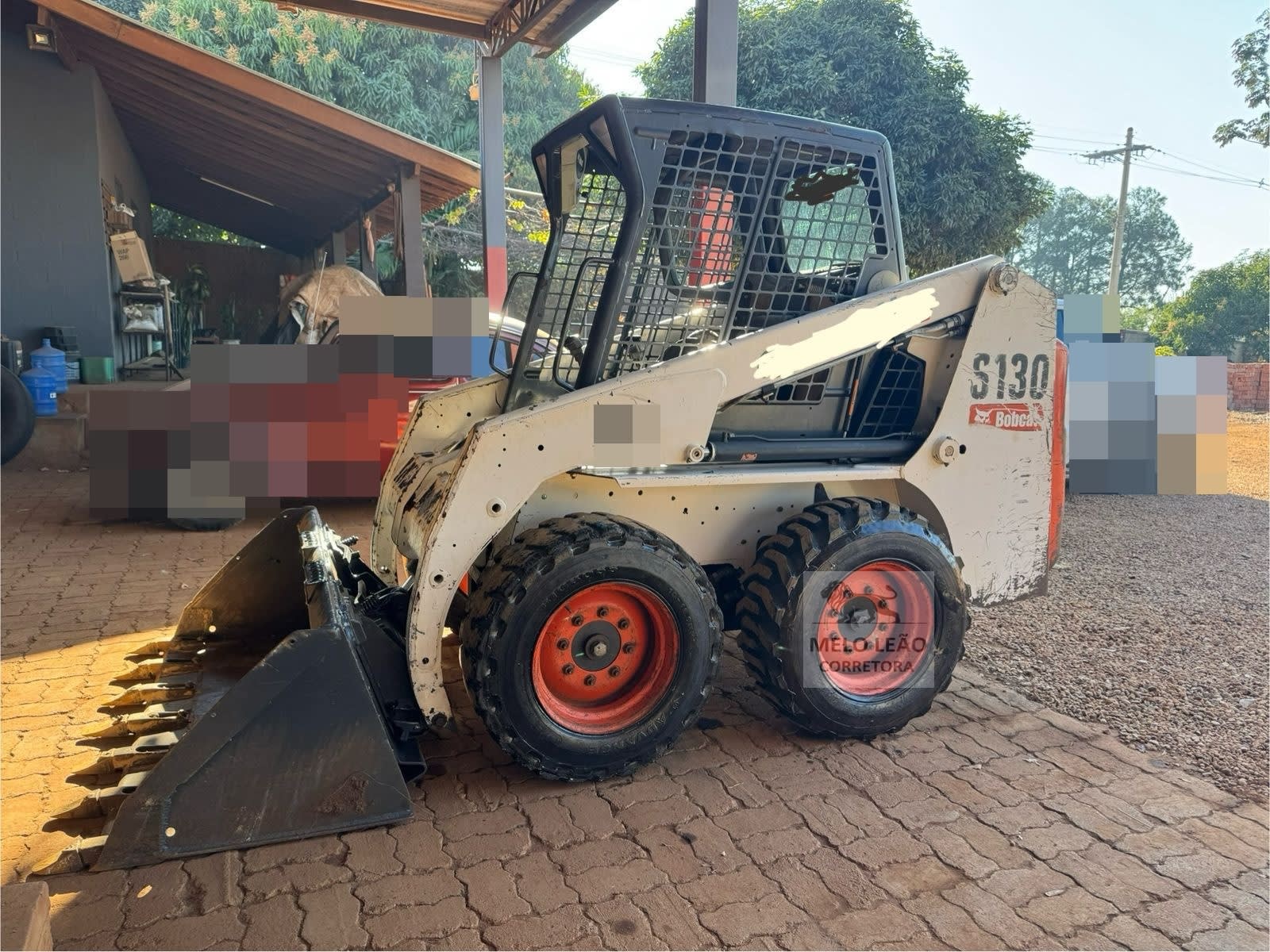 Mini Carregadeira Bobcat S130 2013 - foto 1 de 4