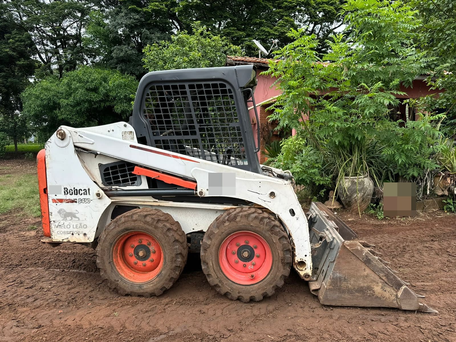 Mini Carregadeira Bobcat S450 2015 - foto 1 de 8