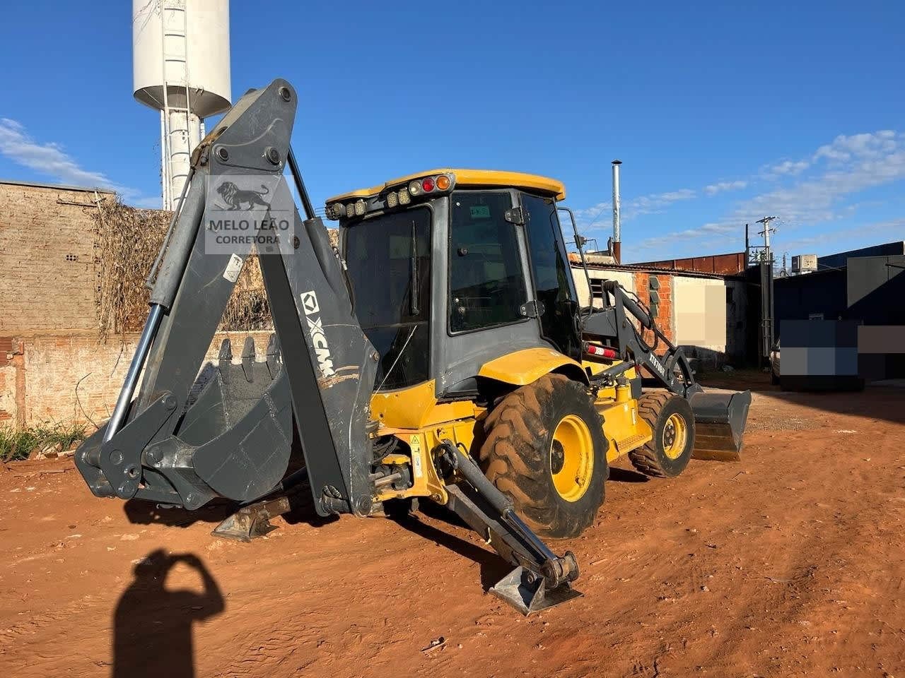 Retroescavadeira XCMG XT870BR 2019 - foto 1 de 7