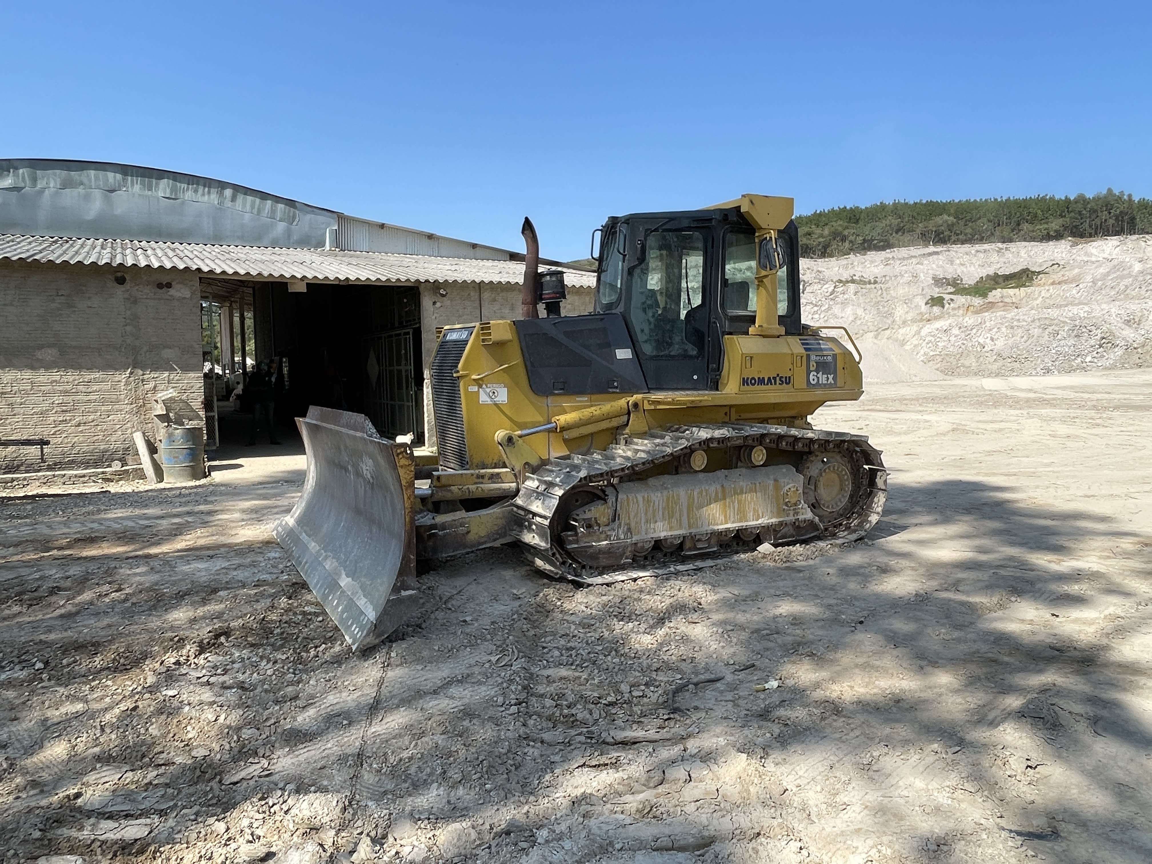 Trator de esteira Komatsu D61-EX 2012 - foto 1 de 21