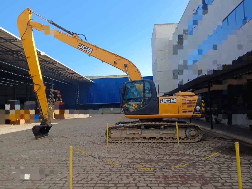 Escavadeira JCB JS220 LC 2022 - foto 1 de 1