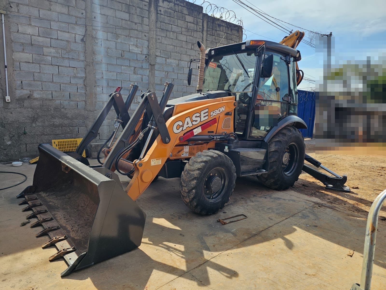 Retroescavadeira Case 580N 2021 - foto 1 de 4