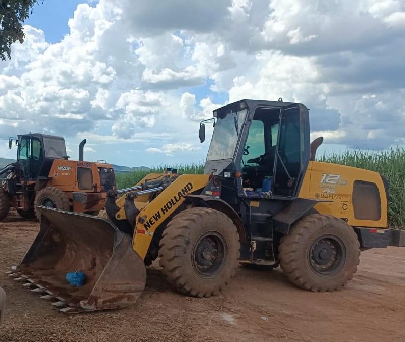 Pá Carregadeira New Holland 12D 2020 - foto 1 de 4