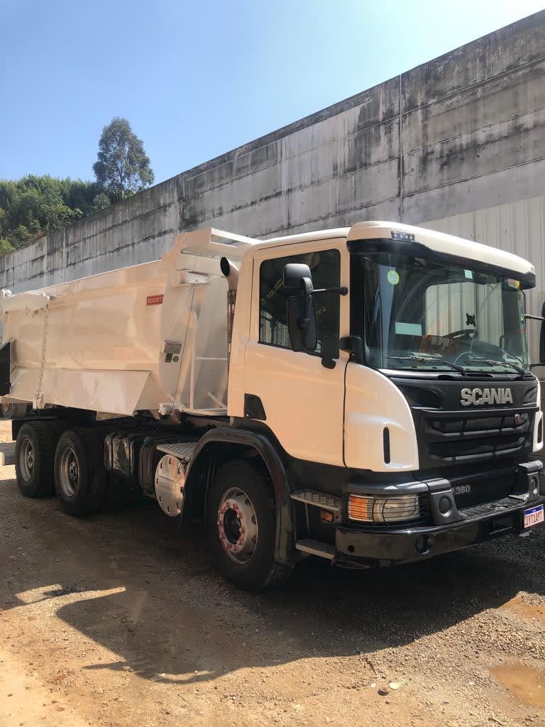 Caminhão Scania P360 2016 - foto 1 de 5