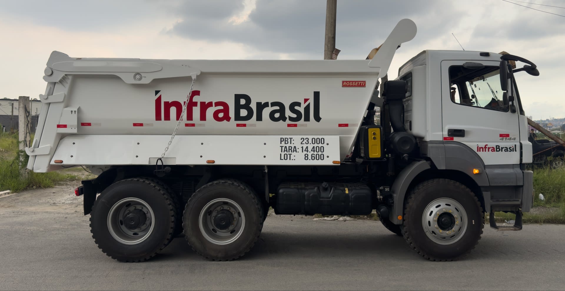 Caminhão Mercedes Benz 4144 6x4 2020 - foto 1 de 3