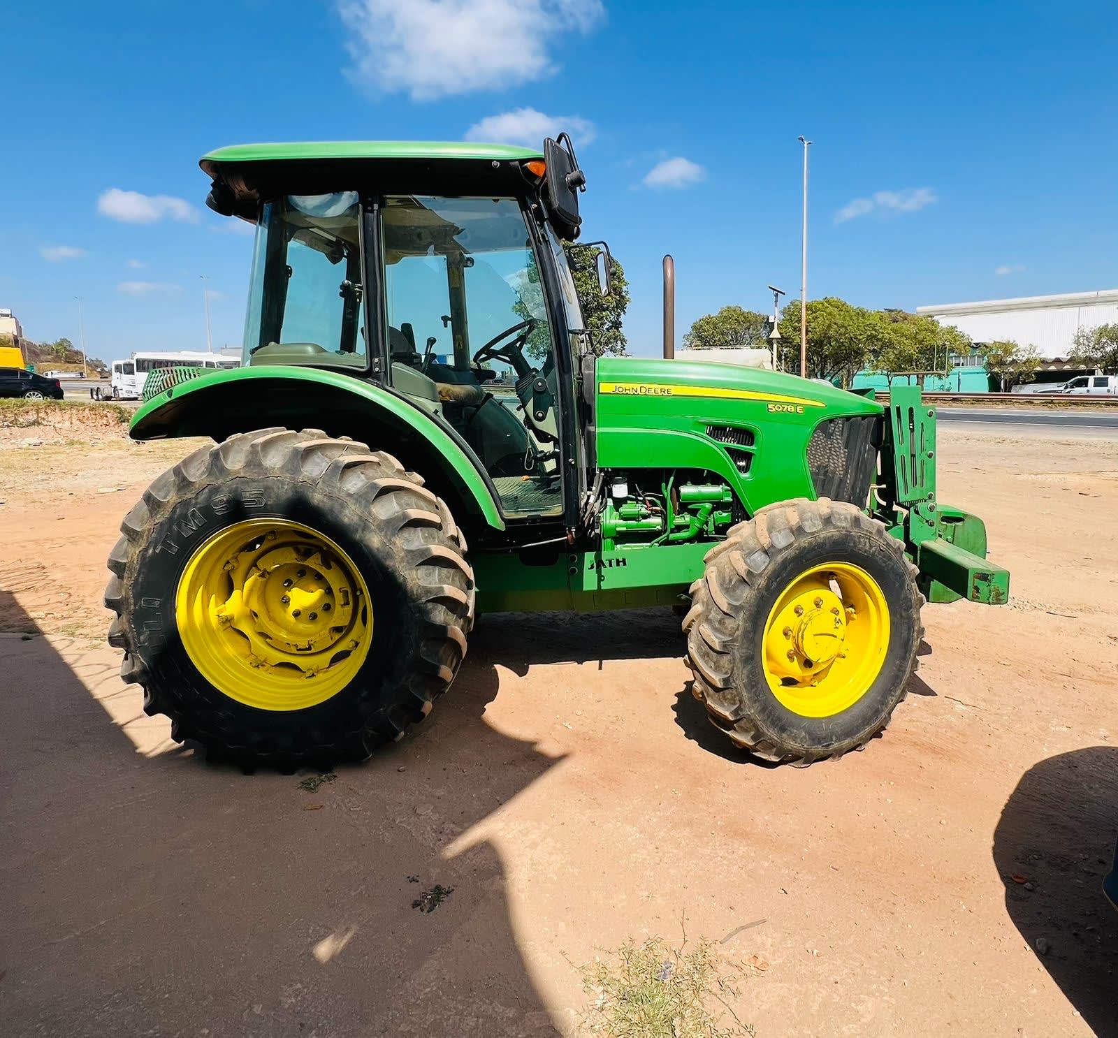 Trator agrícola John Deere 5078E 2020 - foto 1 de 8
