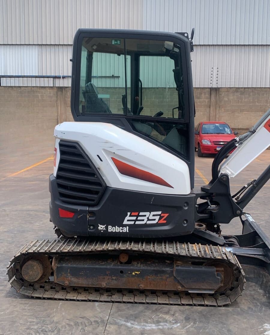 Mini Escavadeira Bobcat E35 2022 - foto 1 de 8