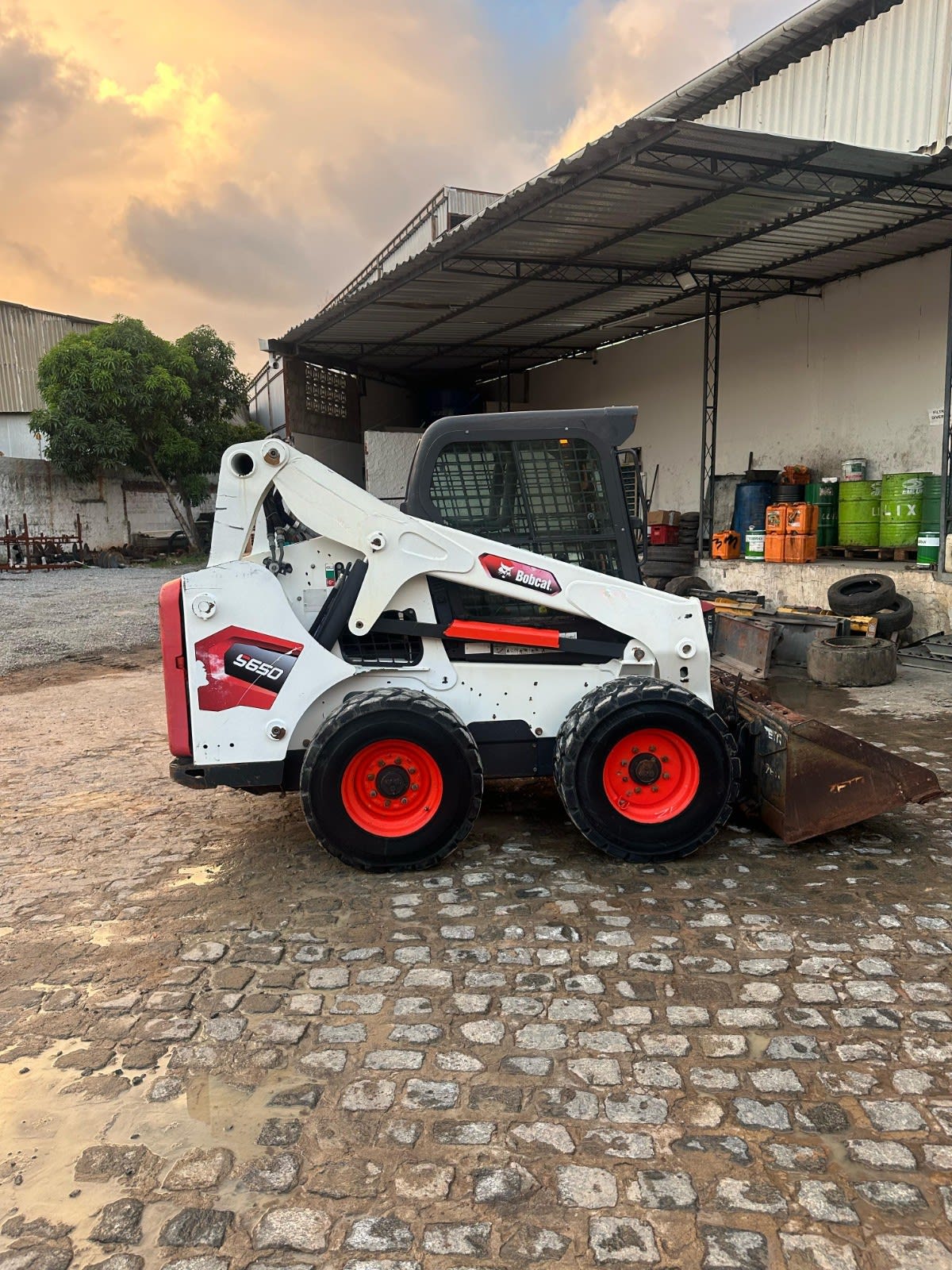 Mini Carregadeira Bobcat S650 2022 - foto 1 de 8