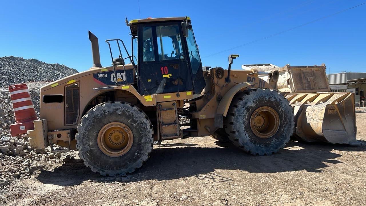 Pá Carregadeira Caterpillar  950H 2013 - foto 1 de 11