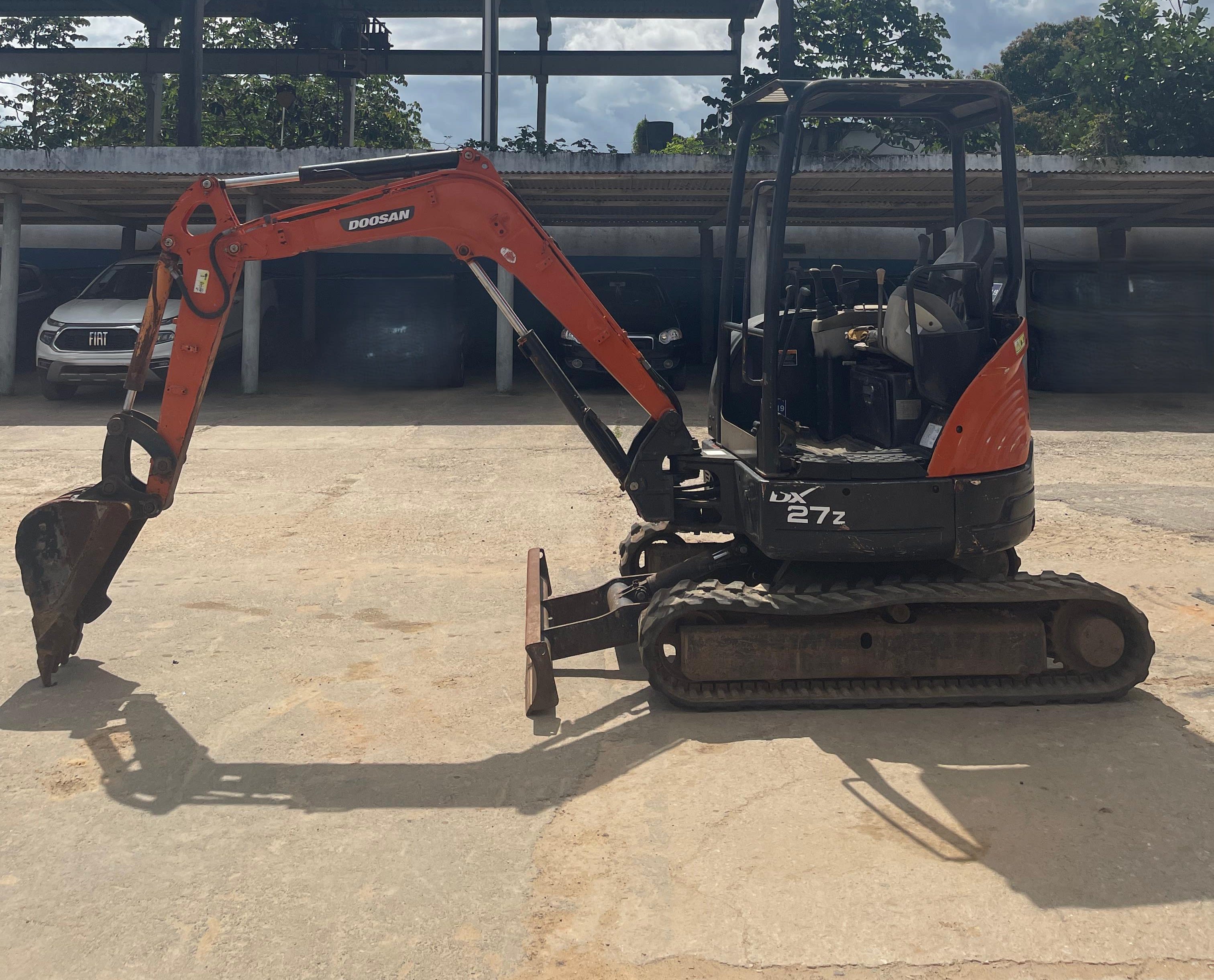 Mini Escavadeira Doosan DX27z 2012 - foto 1 de 6