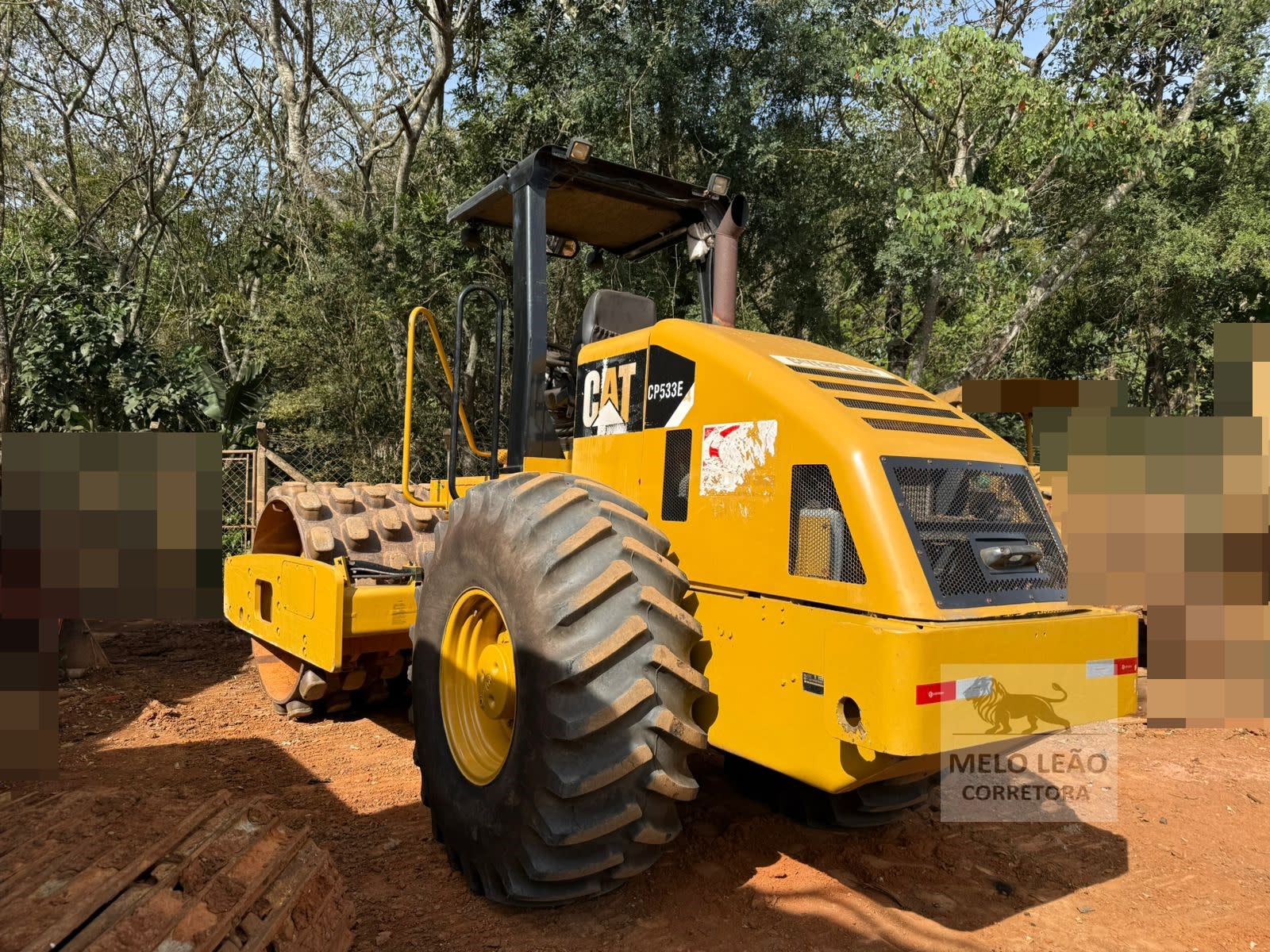Rolo compactador Caterpillar CP533E 2012 - foto 1 de 7