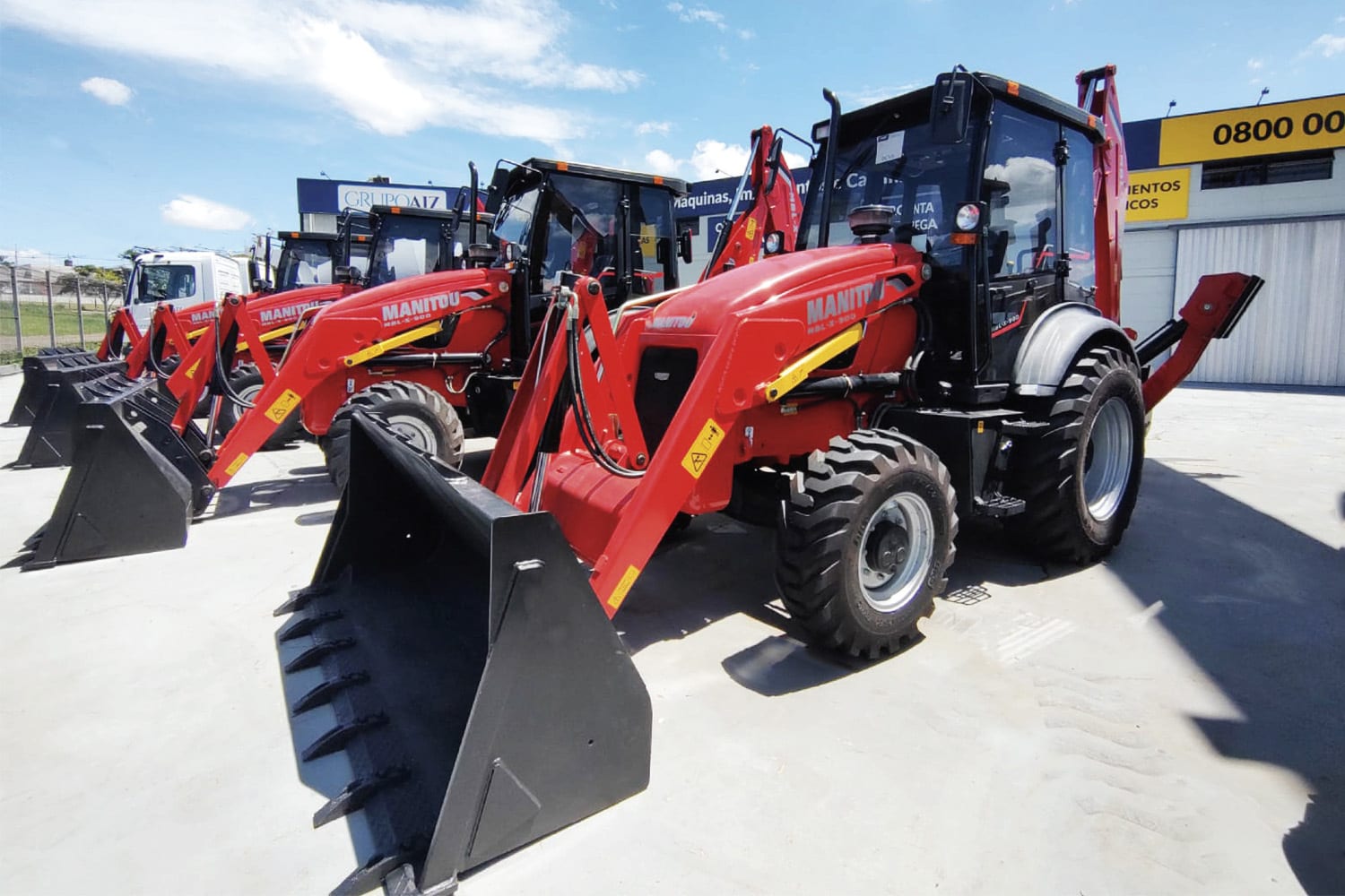 Retroescavadeira Manitou MBL-X-900 2024 - foto 1 de 12