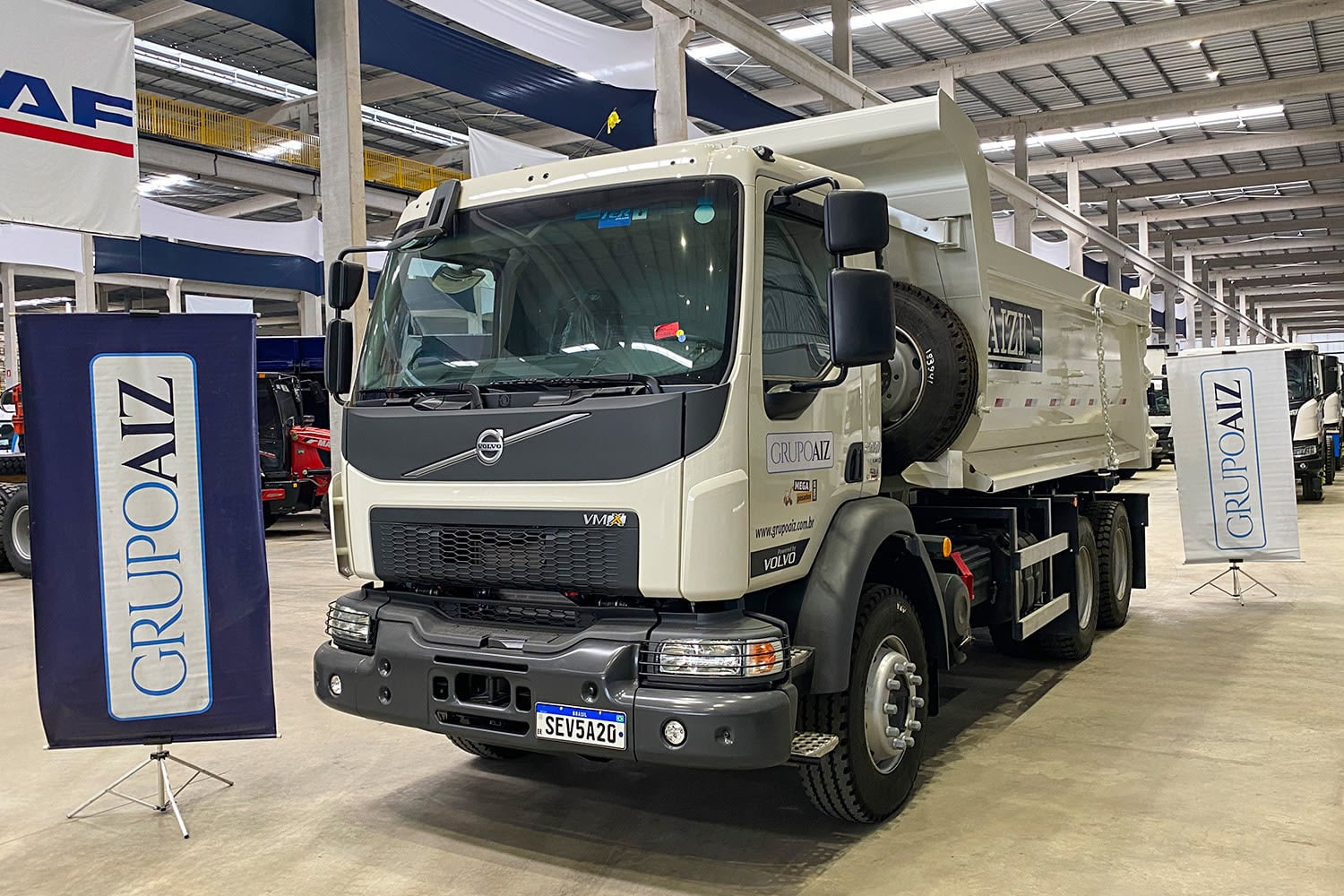 Caminhão Volvo VMX 290 6x4 2024 - foto 1 de 15