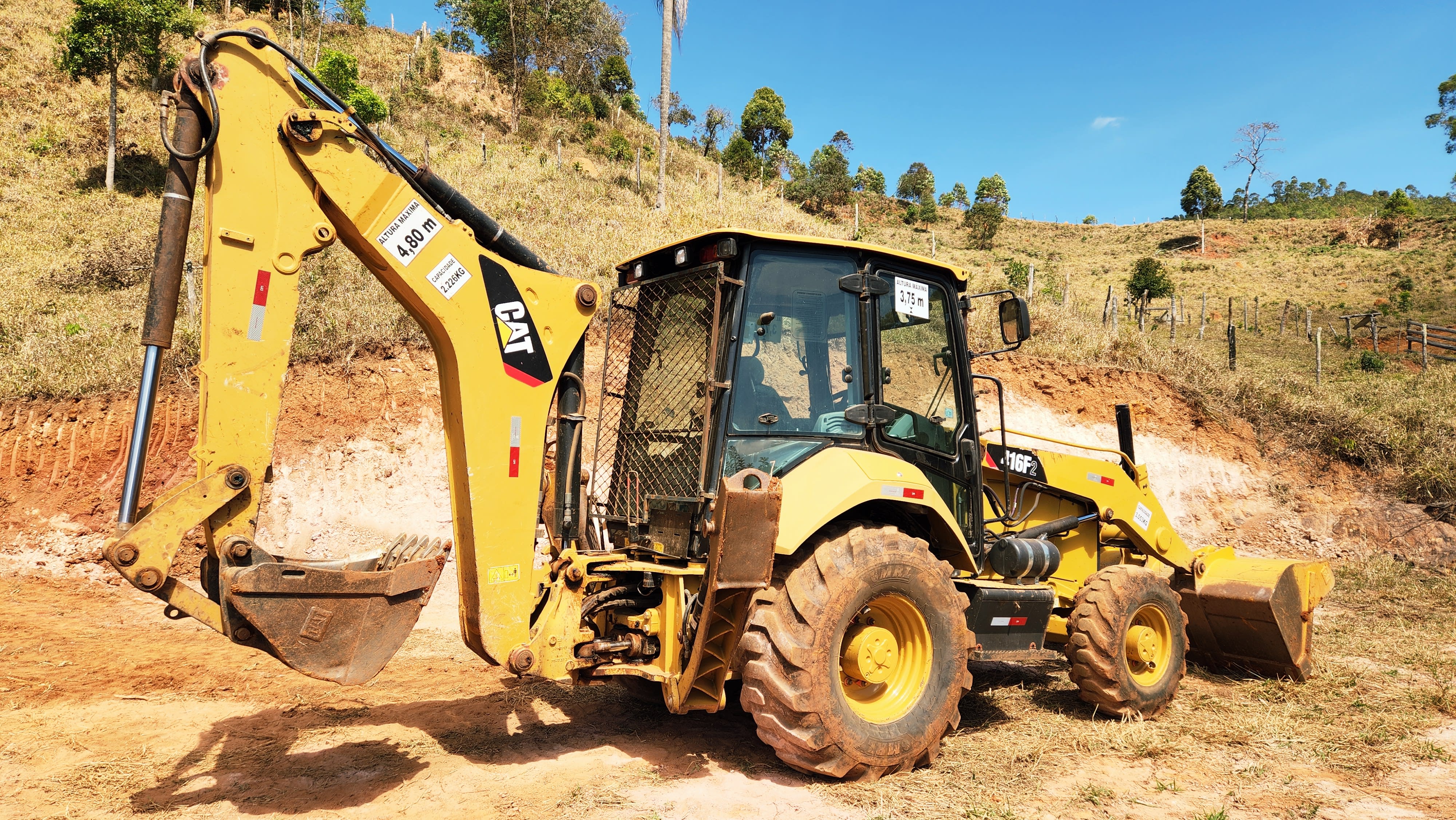 Retroescavadeira Caterpillar 416F2 2020 - foto 1 de 10
