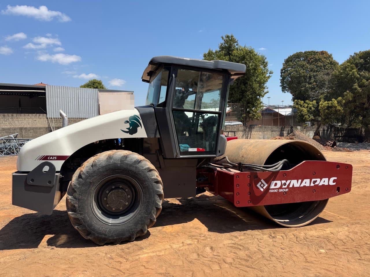 Rolo compactador Dynapac CA25 LISO 2020 - foto 1 de 5