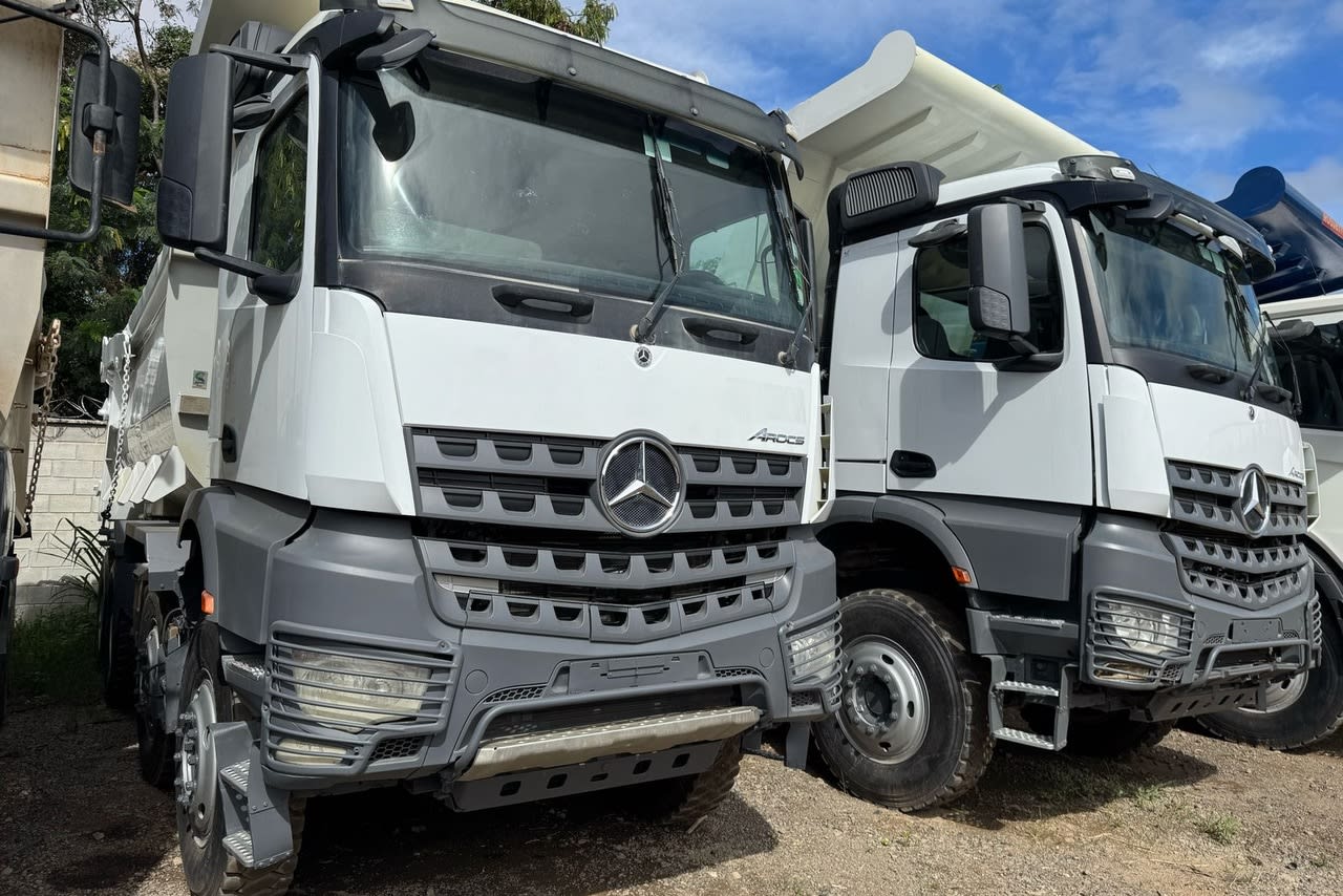 Caminhão Mercedes Benz Arocs 4851 8x4 2022 - foto 1 de 6