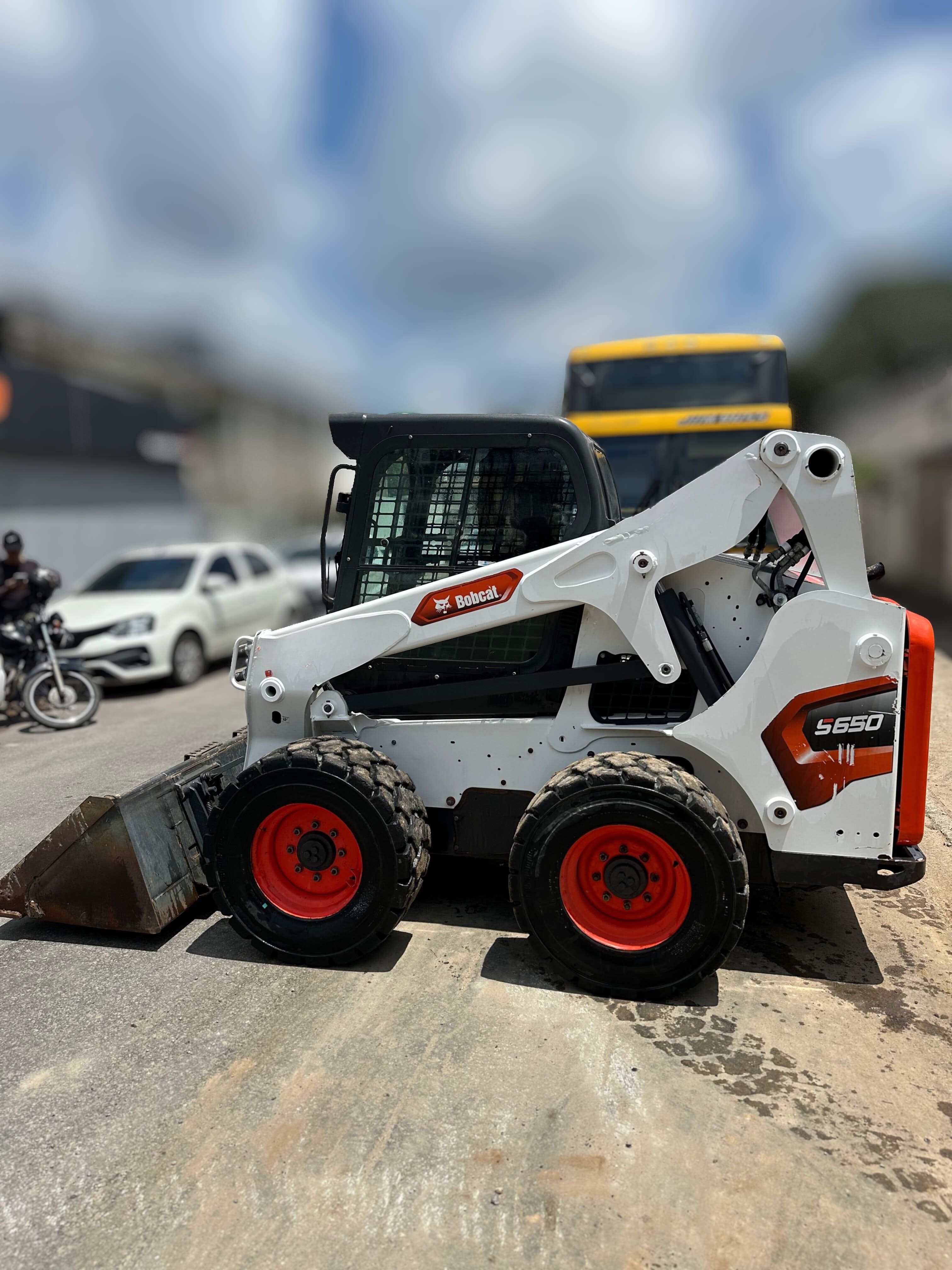 Mini Carregadeira Bobcat S650 2022 - foto 1 de 6