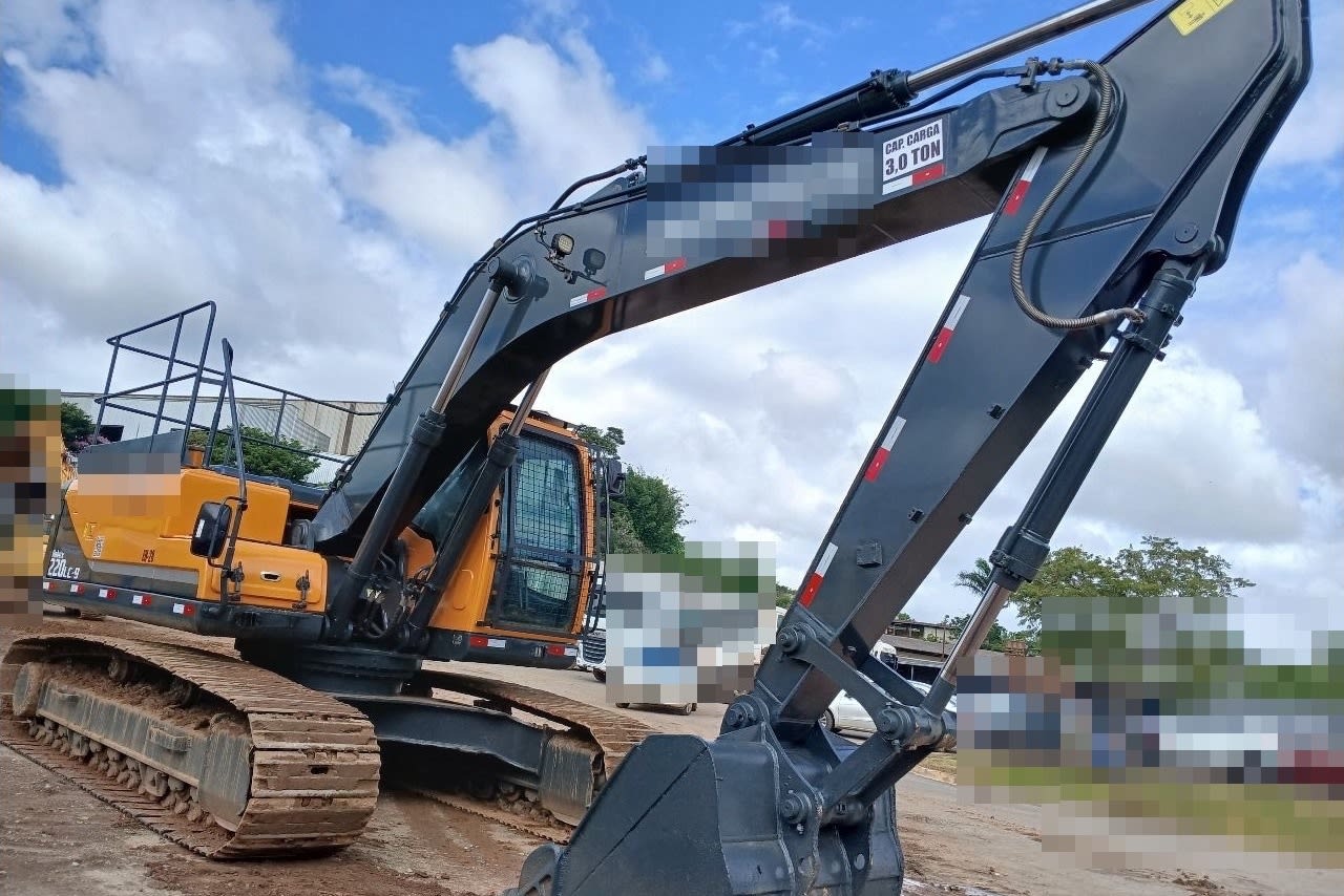 Escavadeira Caterpillar 320 D2L 2016 - foto 1 de 6