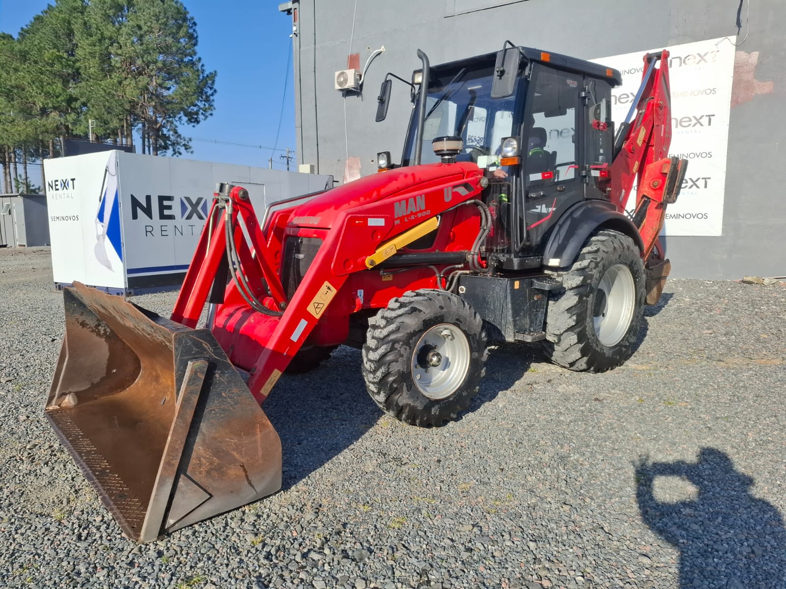 Retroescavadeira Manitou MBL-X-900 2022 - foto 1 de 8
