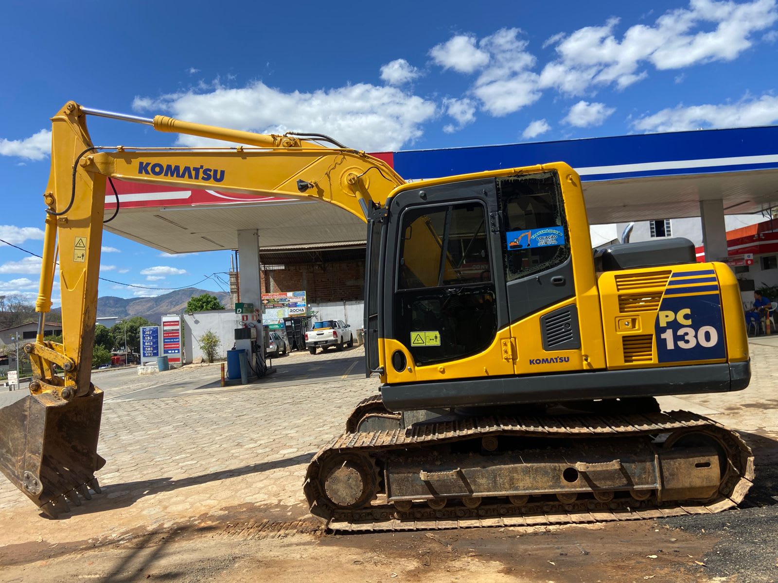 Escavadeira Komatsu PC130 2014 - foto 1 de 10