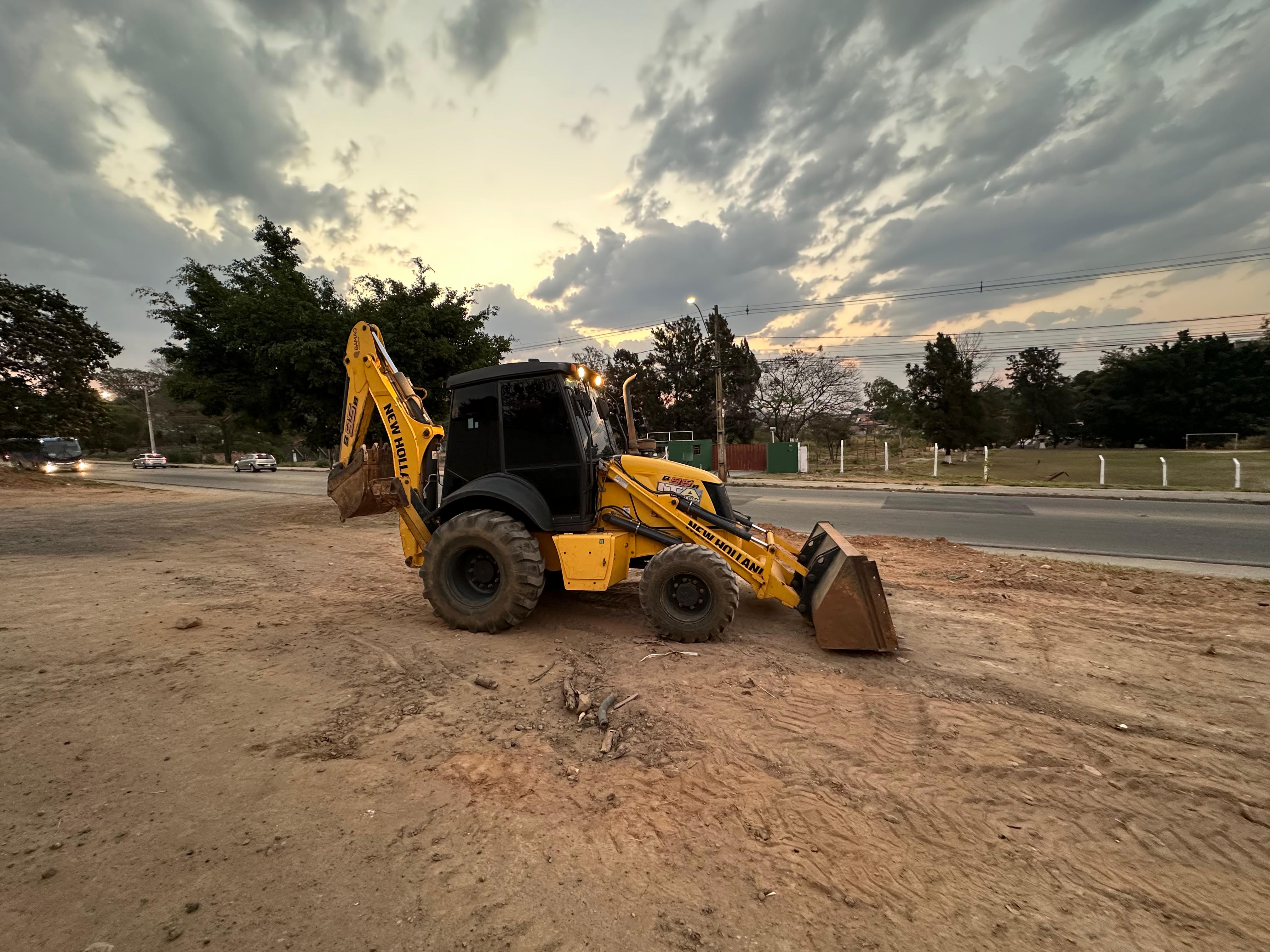 Retroescavadeira New Holland B95 4X4 2023 - foto 1 de 7