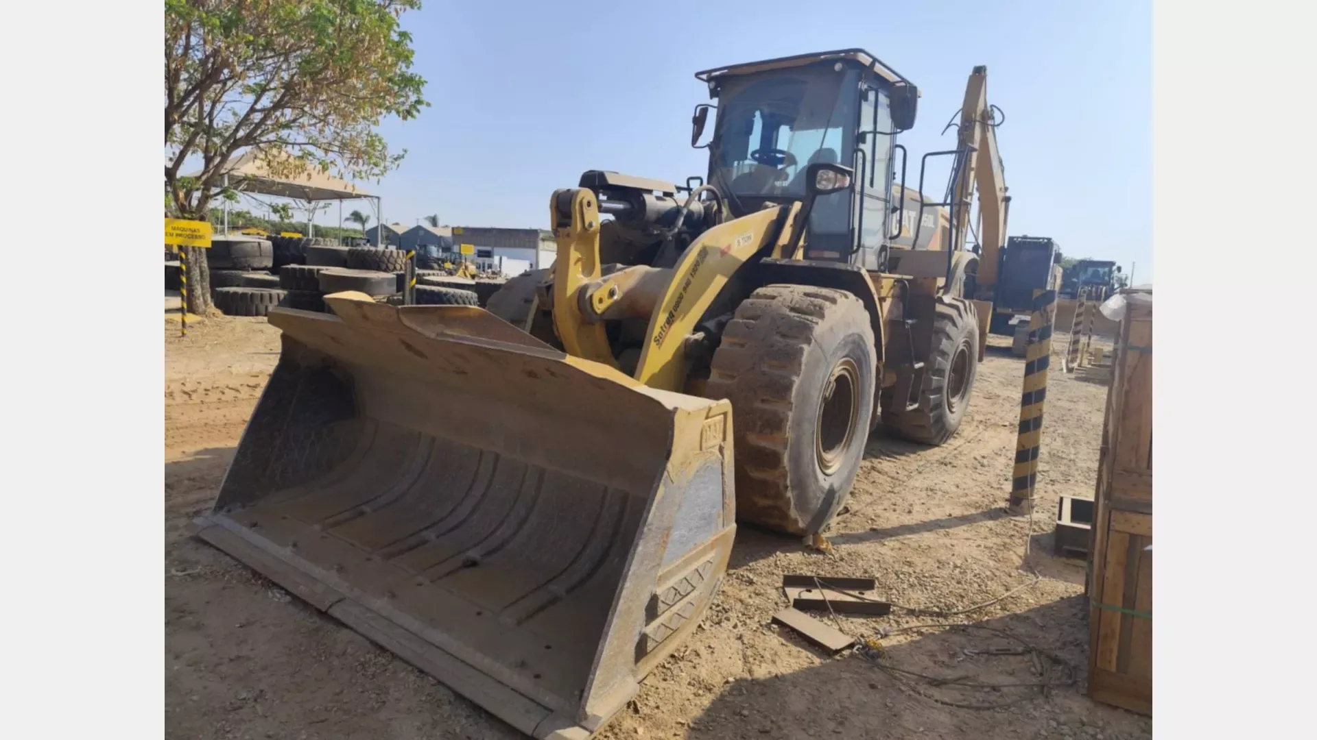 Pá Carregadeira Caterpillar 950L 2017 - foto 1 de 9