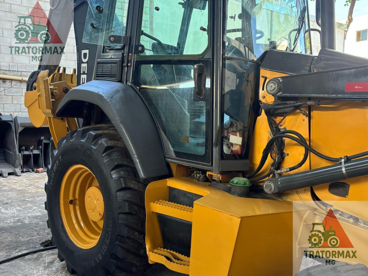 Retroescavadeira John Deere 310 L 2021 - foto 1 de 9