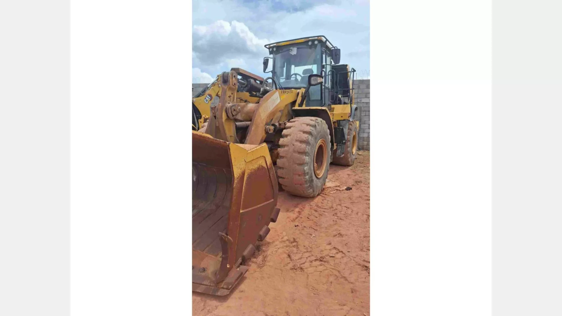 Pá Carregadeira Caterpillar 950L 2020 - foto 1 de 14