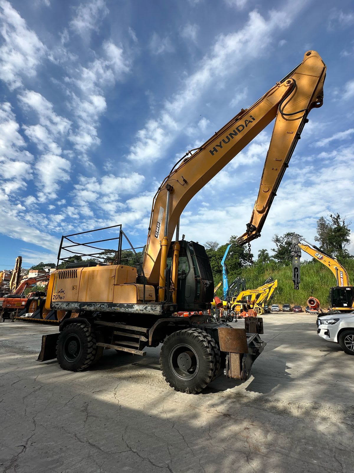 Escavadeira Hyundai R200W-7 2011 - foto 1 de 4