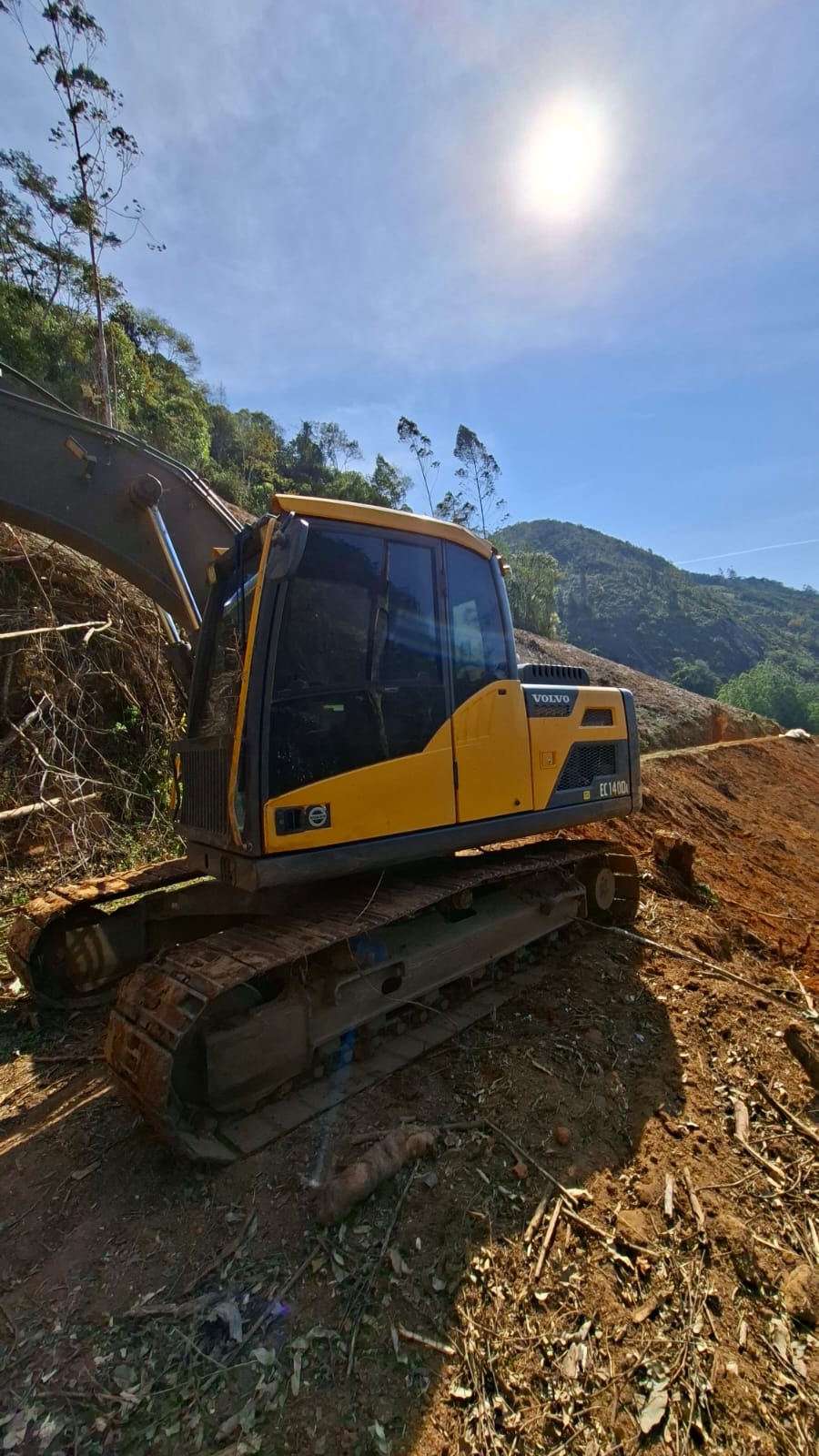 Escavadeira Volvo EC140 2020 - foto 1 de 7