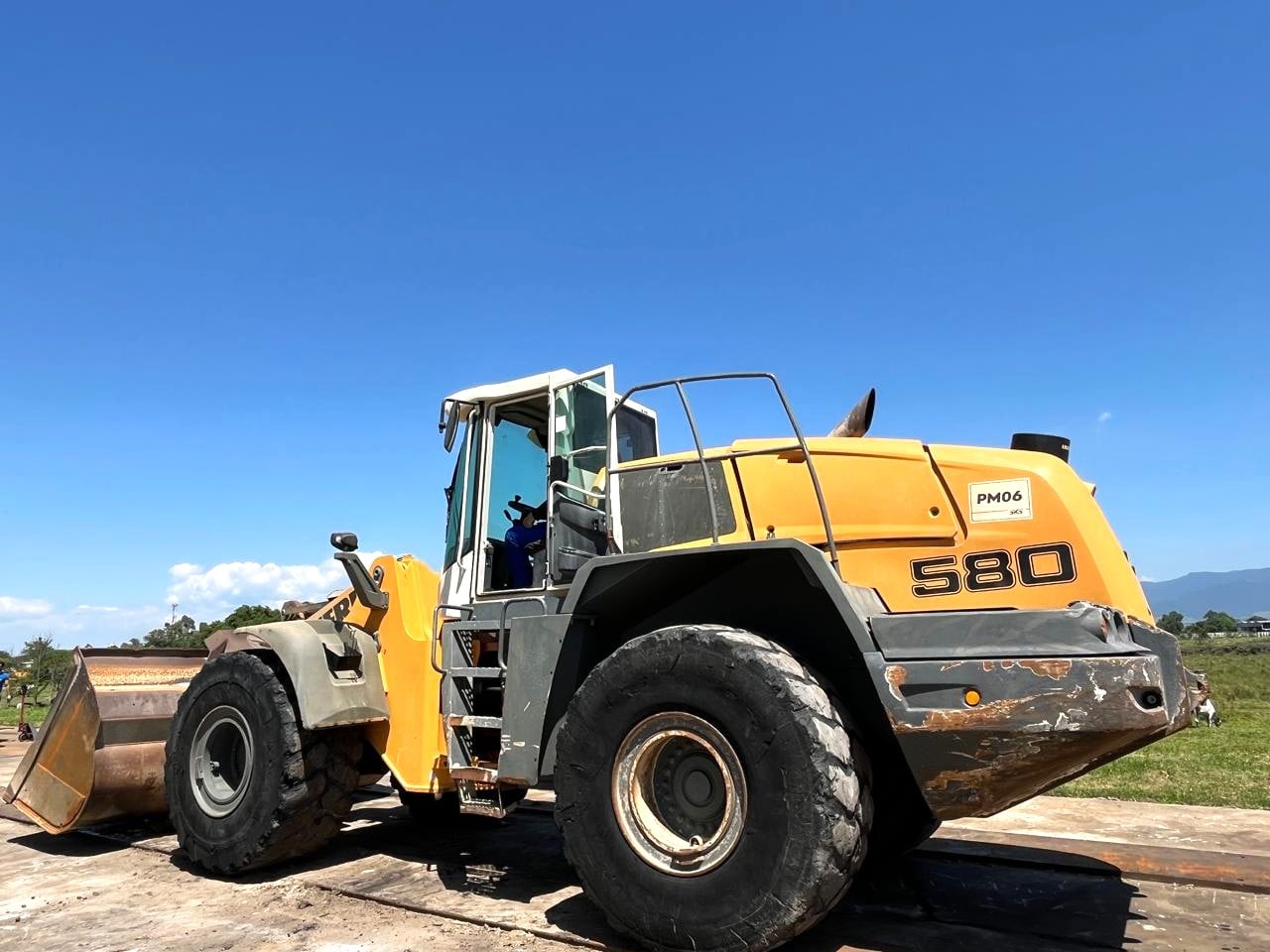 Pá Carregadeira Liebherr L580 2019 - foto 1 de 3