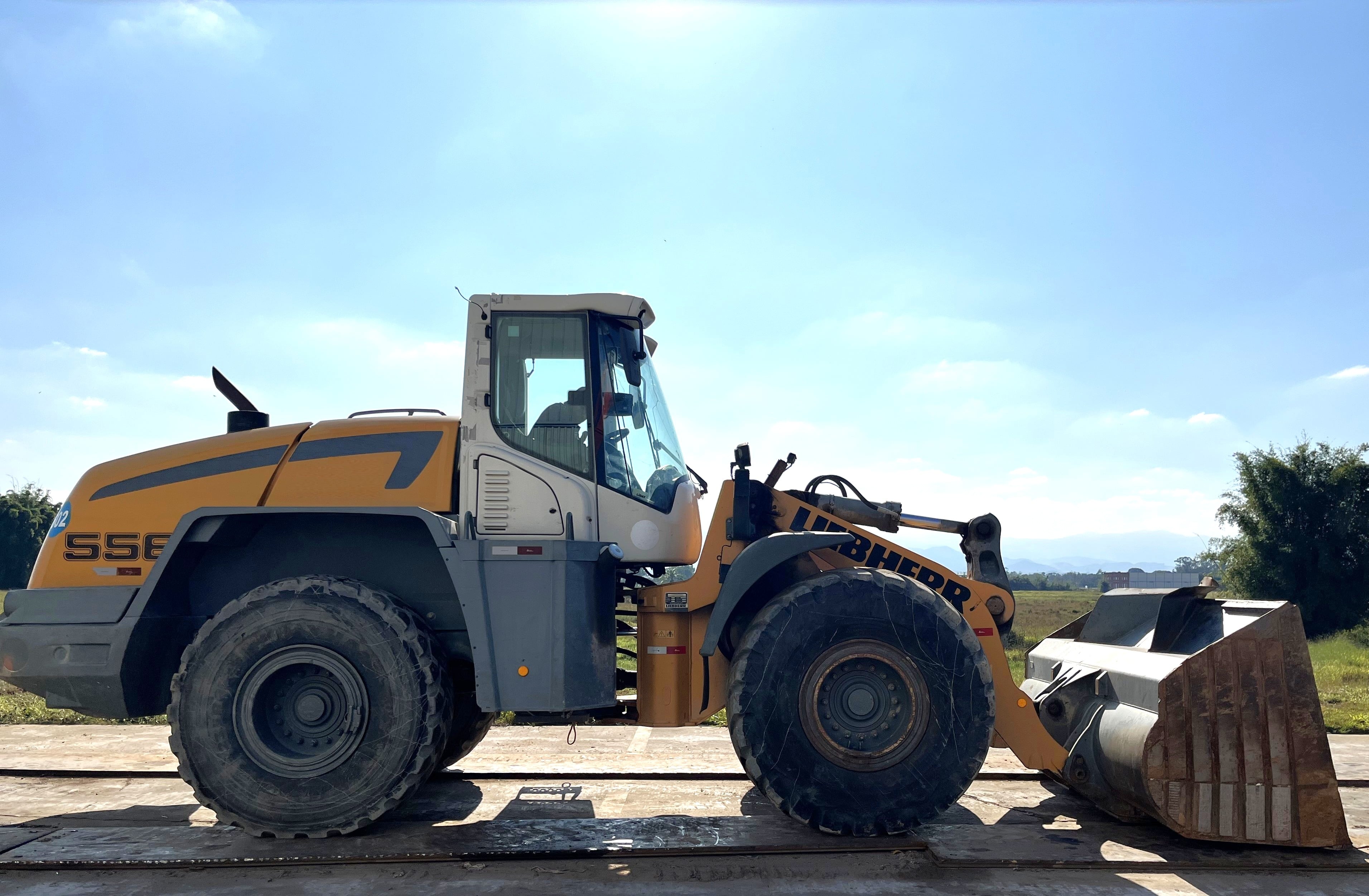 Pá Carregadeira Liebherr L556 2019 - foto 1 de 4