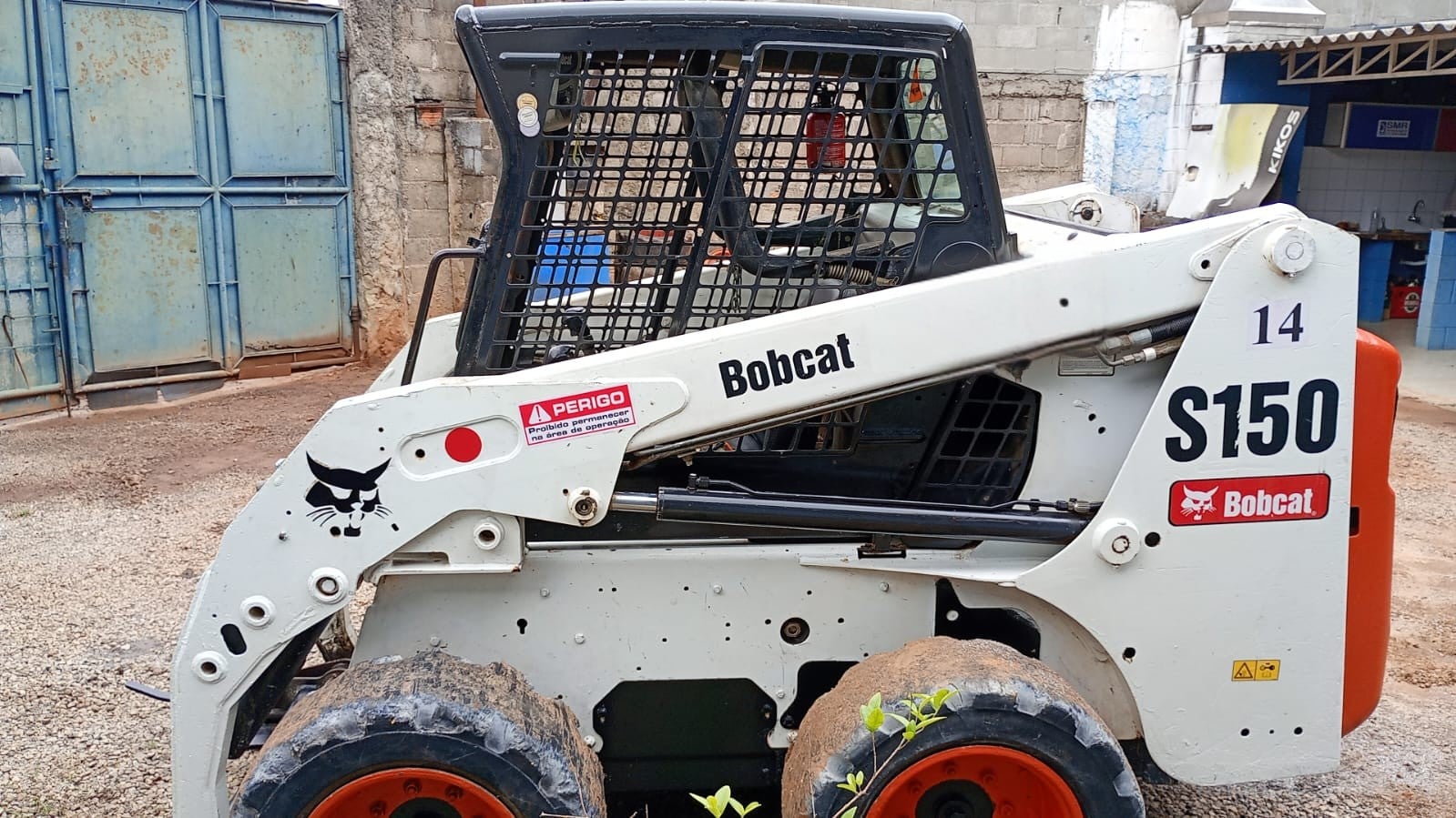 Mini Carregadeira Bobcat S150 2012 - foto 1 de 5