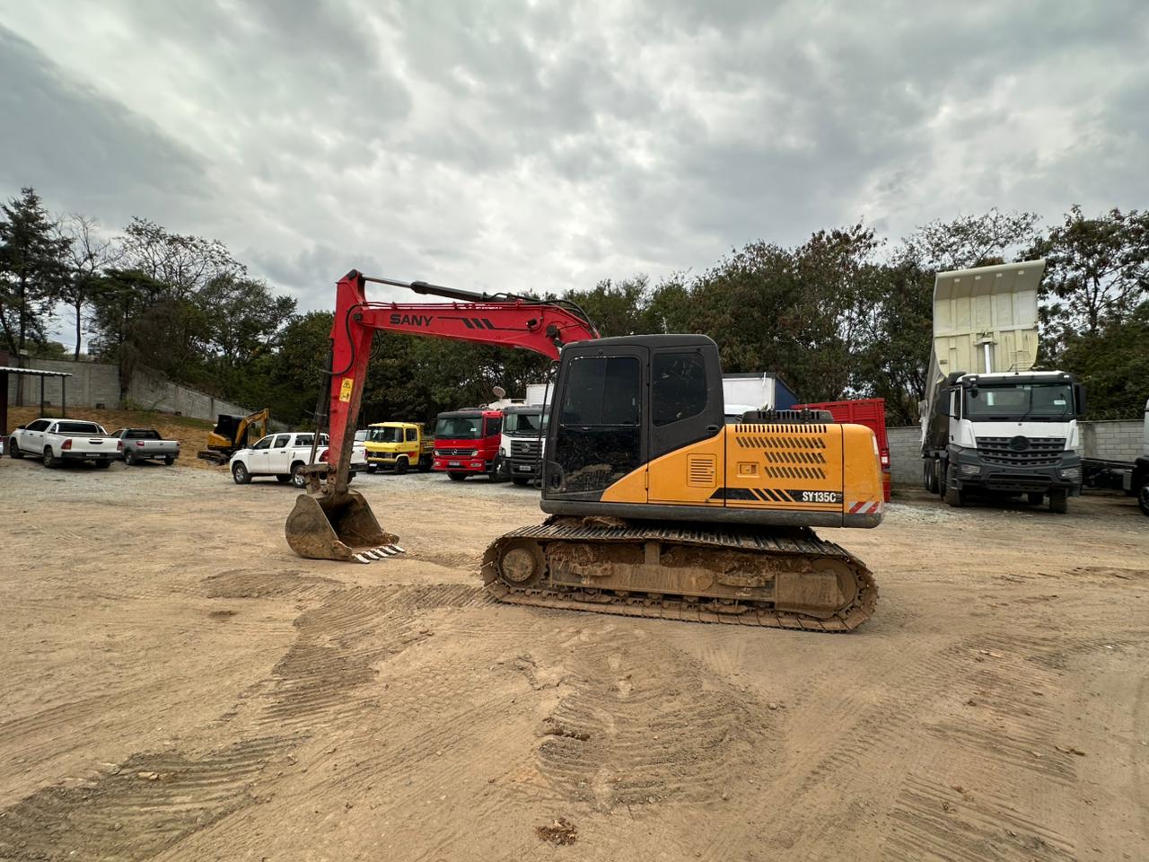 Escavadeira Sany SY135 C 2014 - foto 1 de 6