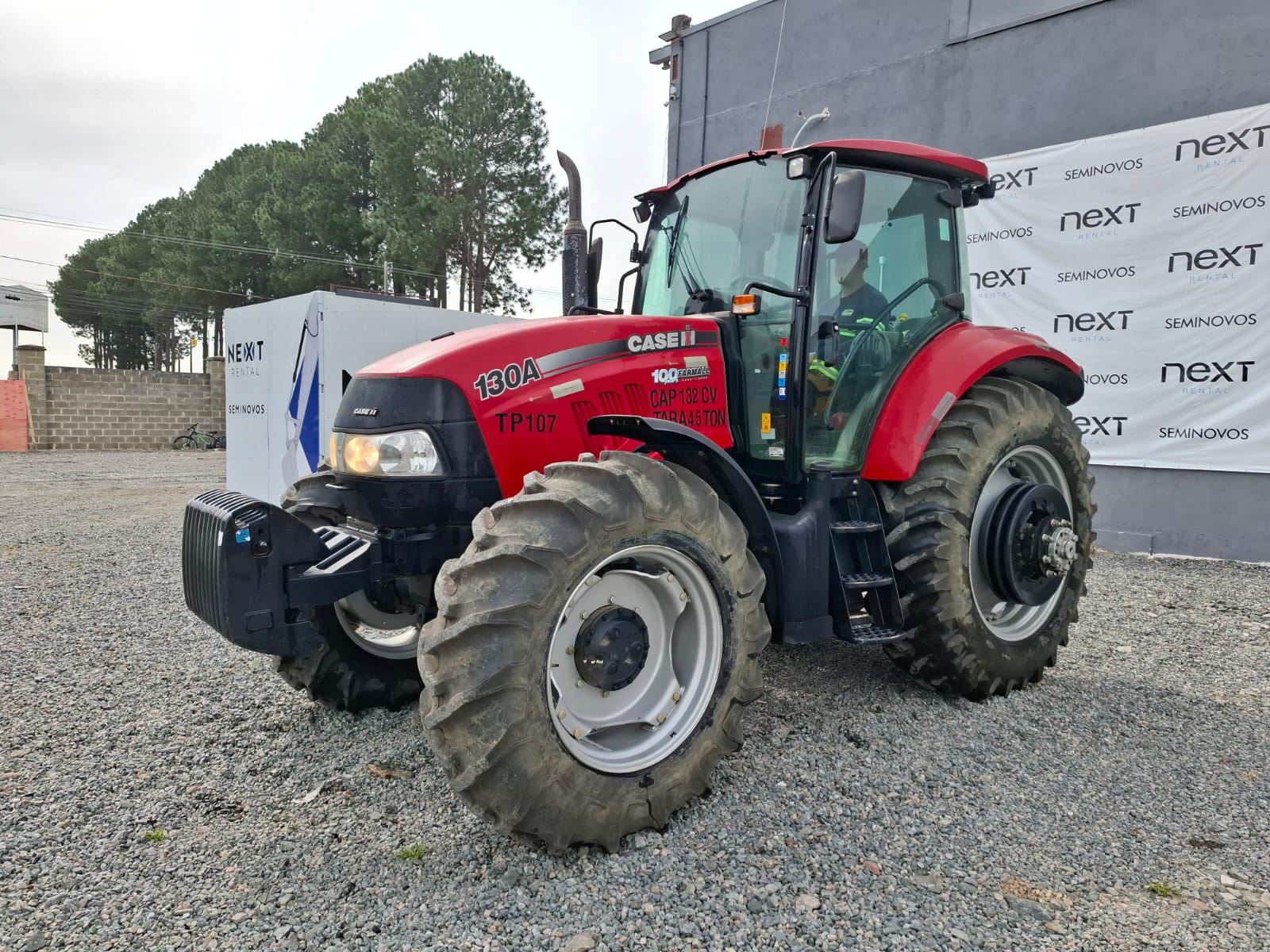 Trator agrícola Case Farmall 130 A 2023 - foto 1 de 8