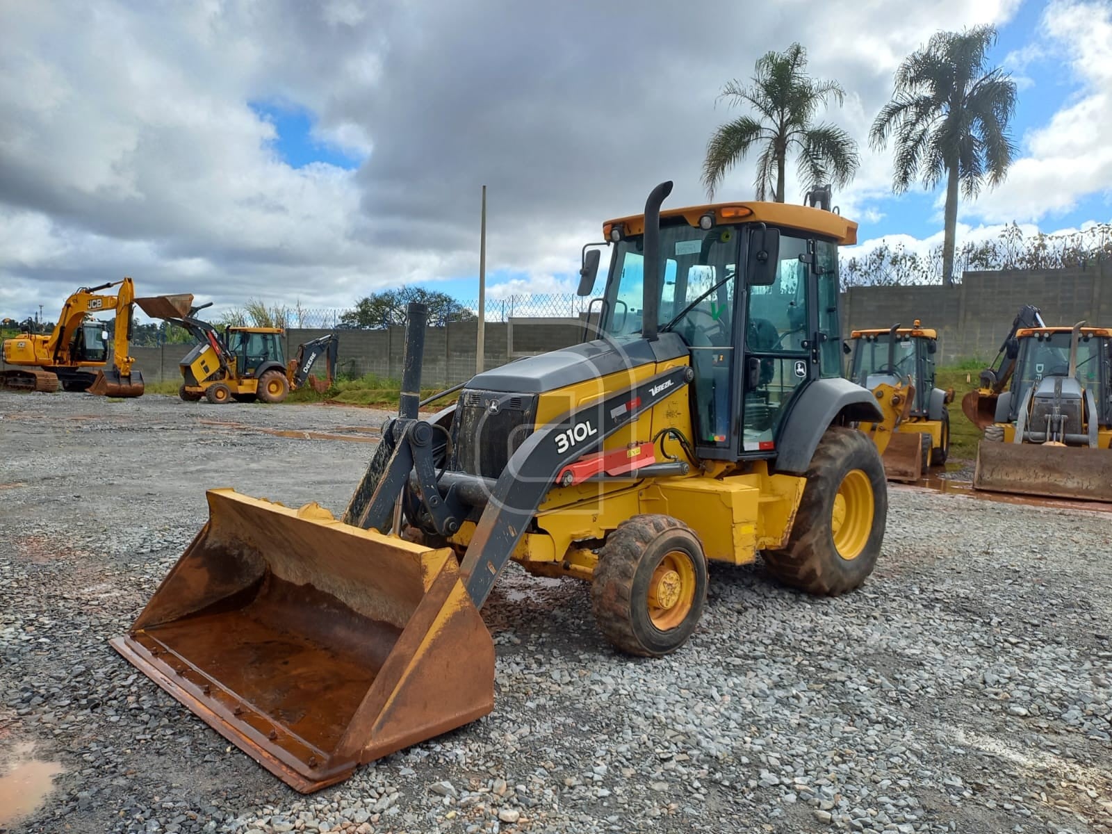 Retroescavadeira John Deere 310L 4X4 2020 - foto 1 de 4