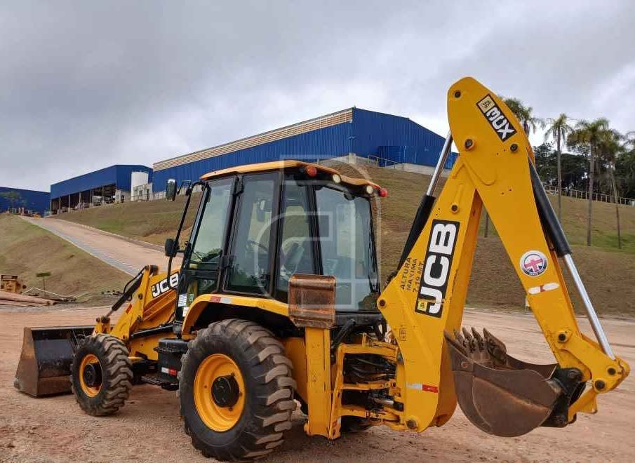 Retroescavadeira JCB 3CX 2022 - foto 1 de 4