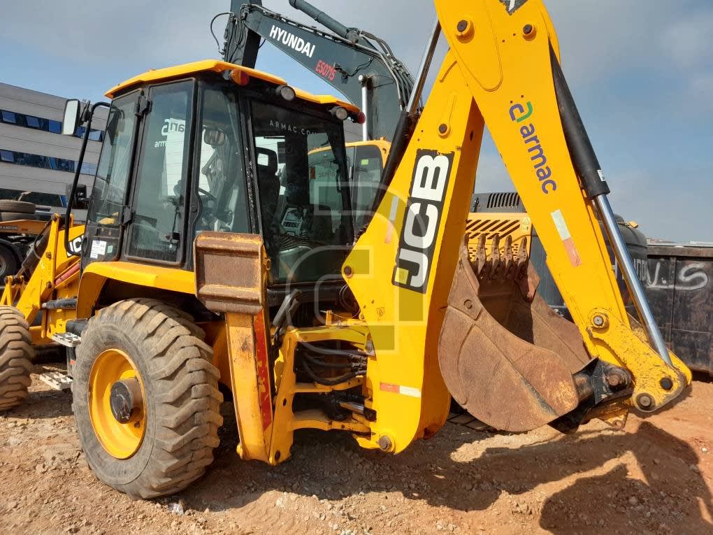 Retroescavadeira JCB 3CX 2022 - foto 1 de 5