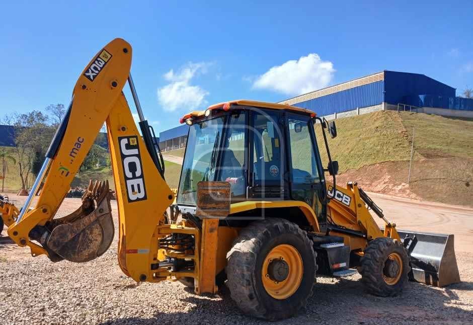 Retroescavadeira JCB 3CX 2022 - foto 1 de 4