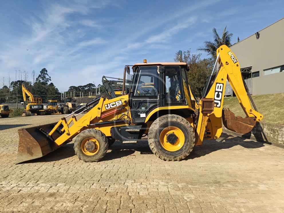 Retroescavadeira JCB 3CX 2021 - foto 1 de 4