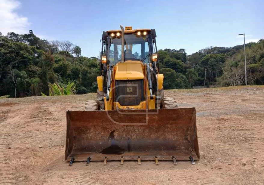 Retroescavadeira JCB 3CX 2021 - foto 1 de 4