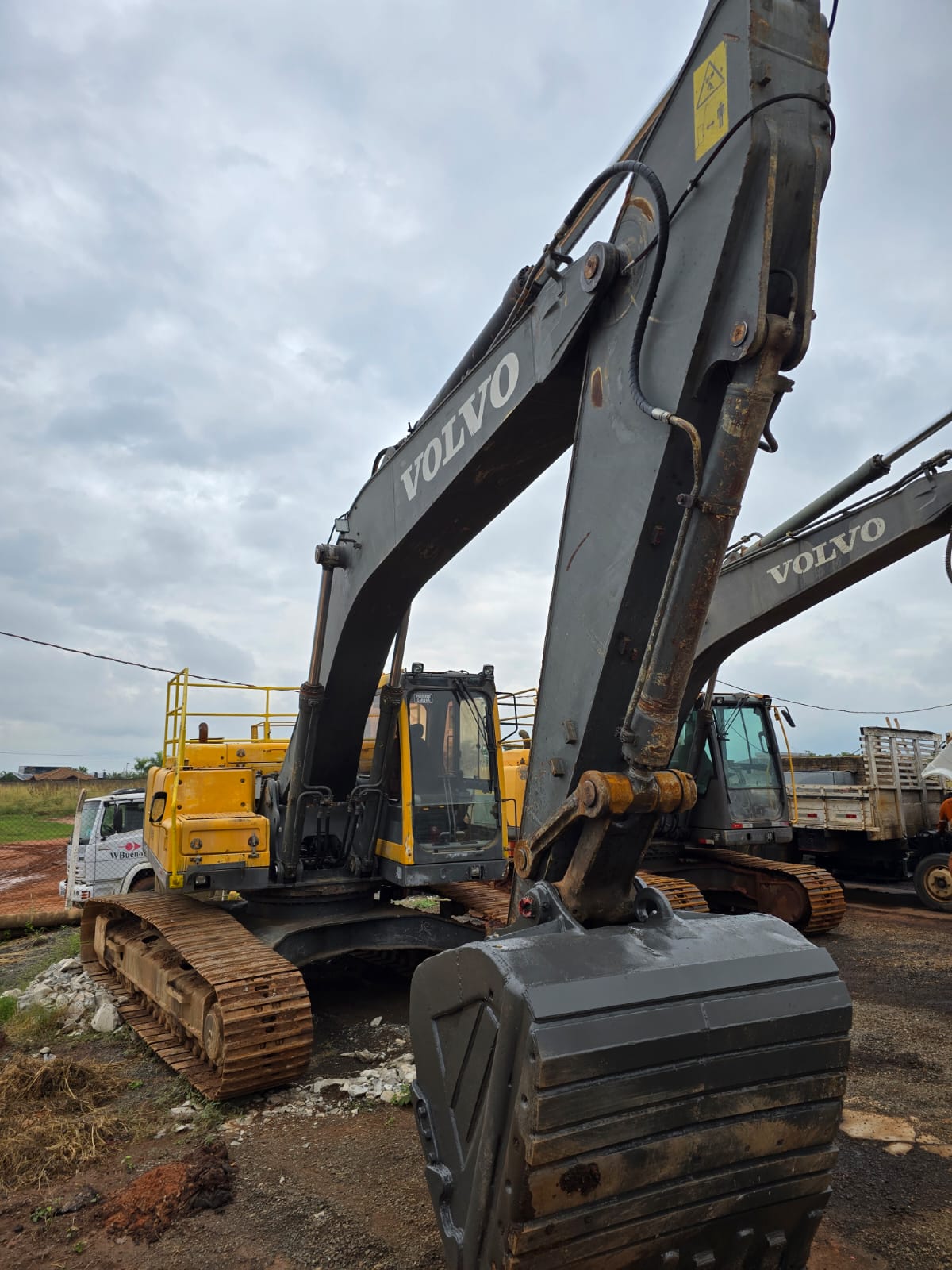 Escavadeira Volvo EC220D 2014 - foto 1 de 8