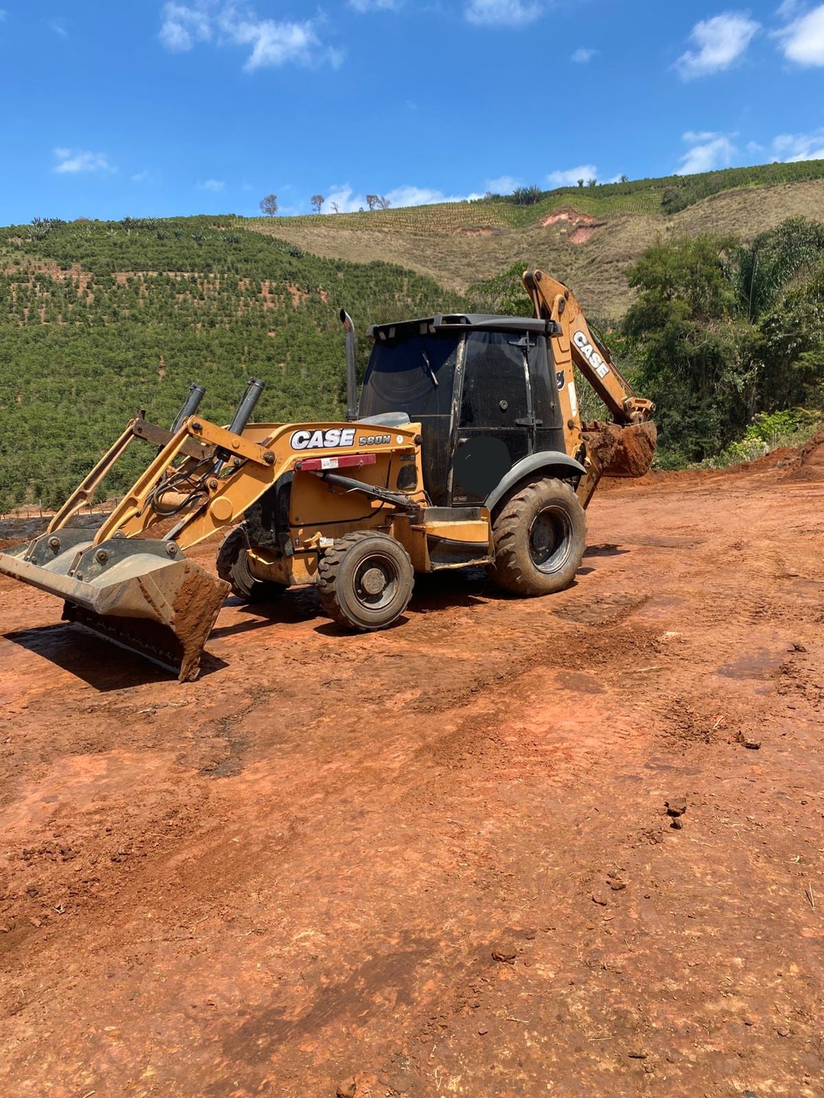 Retroescavadeira Case 580N 2014 - foto 1 de 4