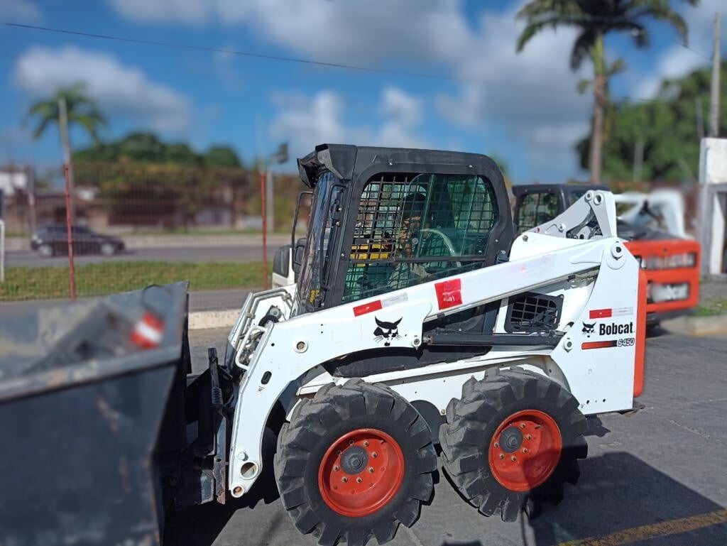 Mini Carregadeira Bobcat S450 2020 - foto 1 de 4
