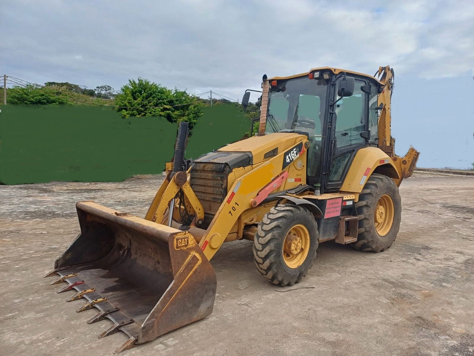 Retroescavadeira Caterpillar 416F2 2016 - foto 1 de 5