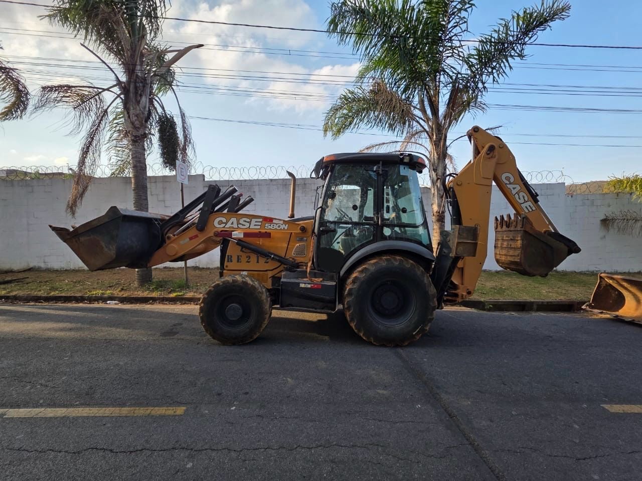 Retroescavadeira Case 580N 2019 - foto 1 de 8