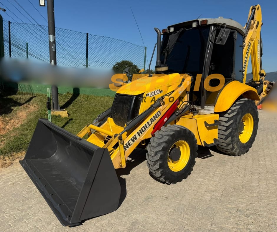 Retroescavadeira New Holland B90B 2015 - foto 1 de 4