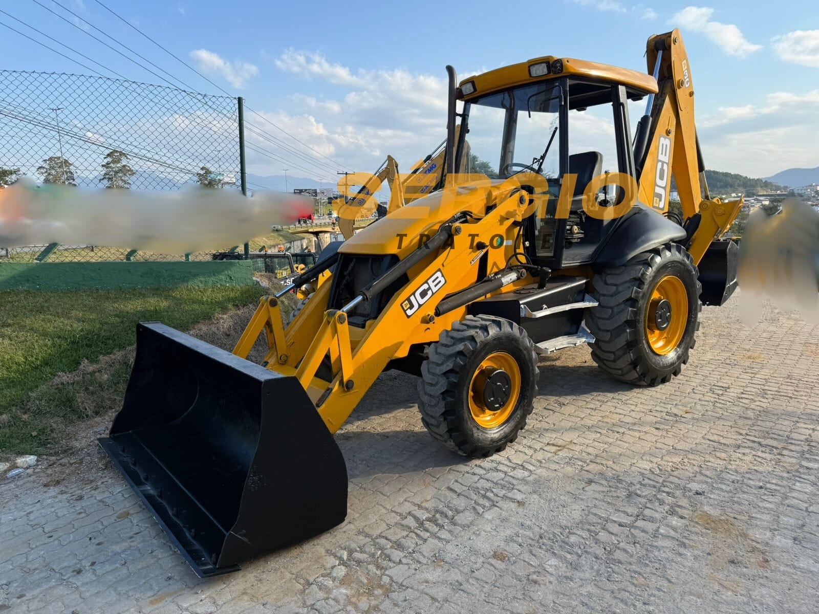 Retroescavadeira JCB 3C 2013 - foto 1 de 4